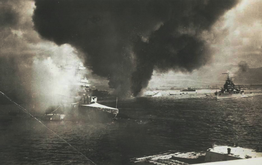 USS St Louis under way at Pearl Harbor